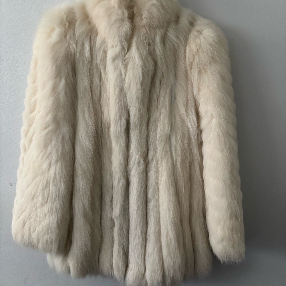 Elegant Arctic Fox Cream Fur Coat
